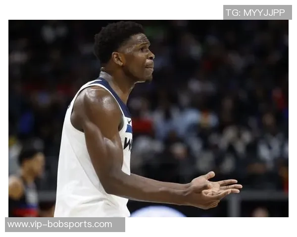 爱德华兹首节表现出色7投5中斩获12分并贡献1次抢断