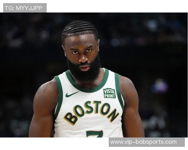 杰伦布朗全能表现15投6中斩获25分8篮板7助攻罚球命中率高达92